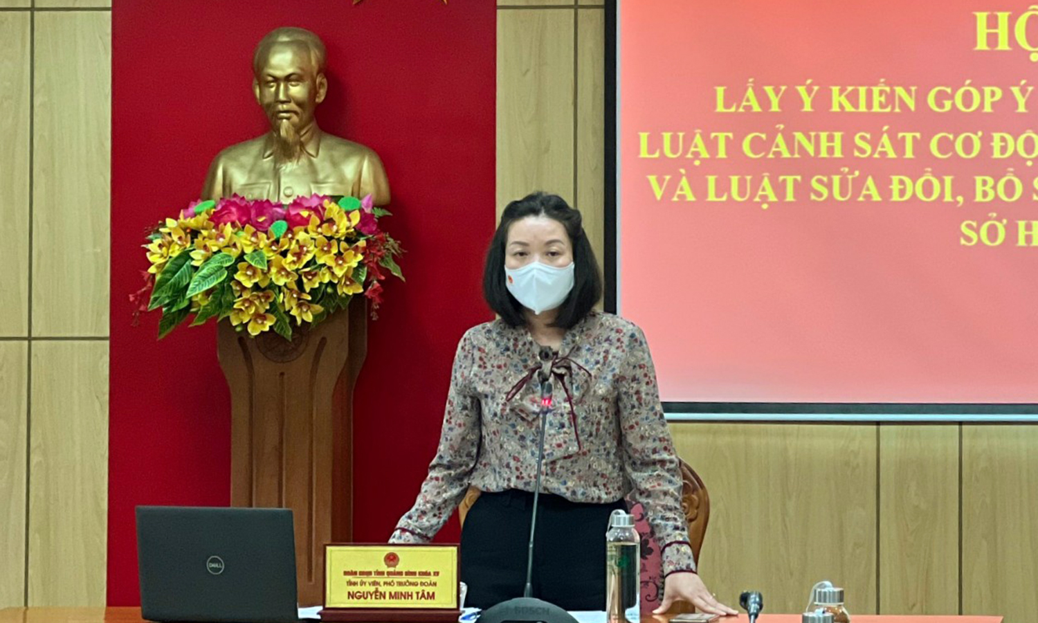 Đồng chí Phó trưởng đoàn ĐBQH tỉnh Nguyễn Minh Tâm phát biểu kết luận hội nghị