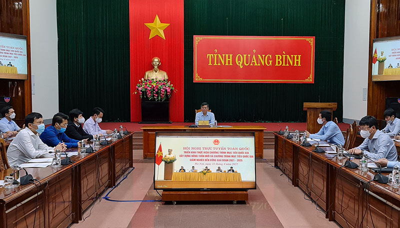 Đồng chí Chủ tịch UBND tỉnh Trần Thắng dự hội nghị tại điểm cầu tỉnh Quảng Bình.
