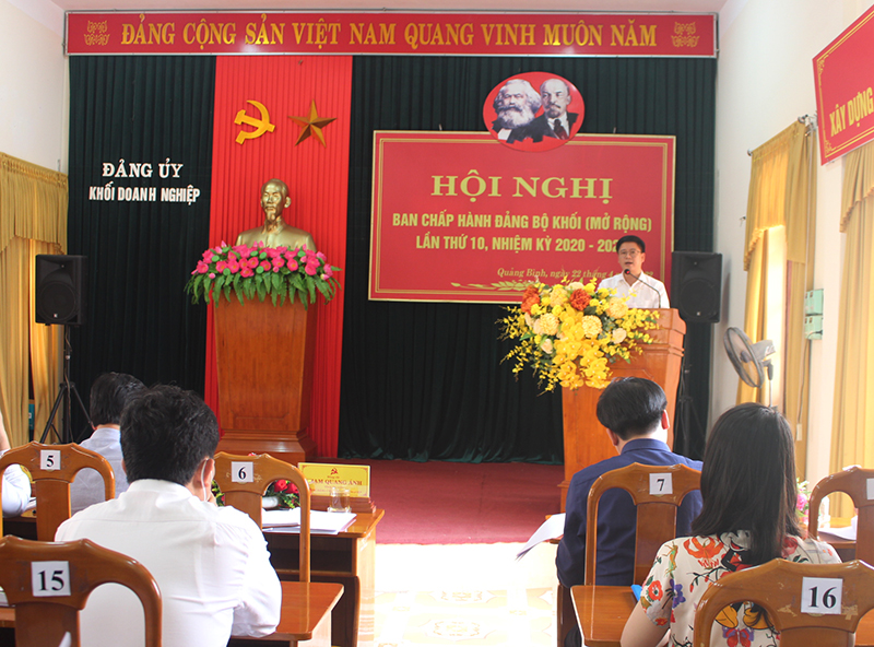 Đồng chí Phạm Quang Ánh, Tỉnh ủy viên, Bí thư Đảng ủy Khối DN tỉnh phát biểu tại hội nghị.