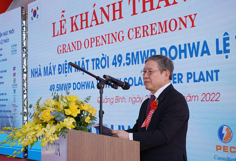 Ông Par Seung Woo, Chủ tịch Tập đoàn Dohwa Engineering- Hàn Quốc phát biểu cảm ơn dự quan tâm, tạo điều kiện của tỉnh Quảng Bình đối với dự án.