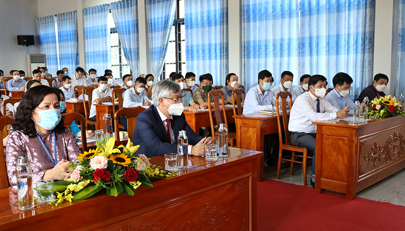 Các đại biểu dự khai giảng lớp bồi dưỡng.