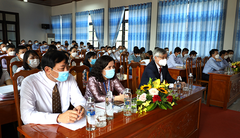 Các đại biểu dự khai giảng lớp bồi dưỡng.