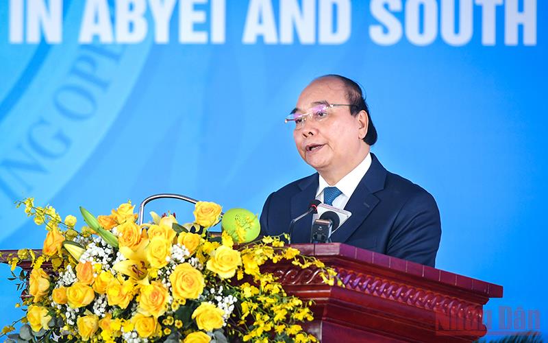  Chủ tịch nước Nguyễn Xuân Phúc phát biểu chỉ đạo động viên các chiến sĩ.