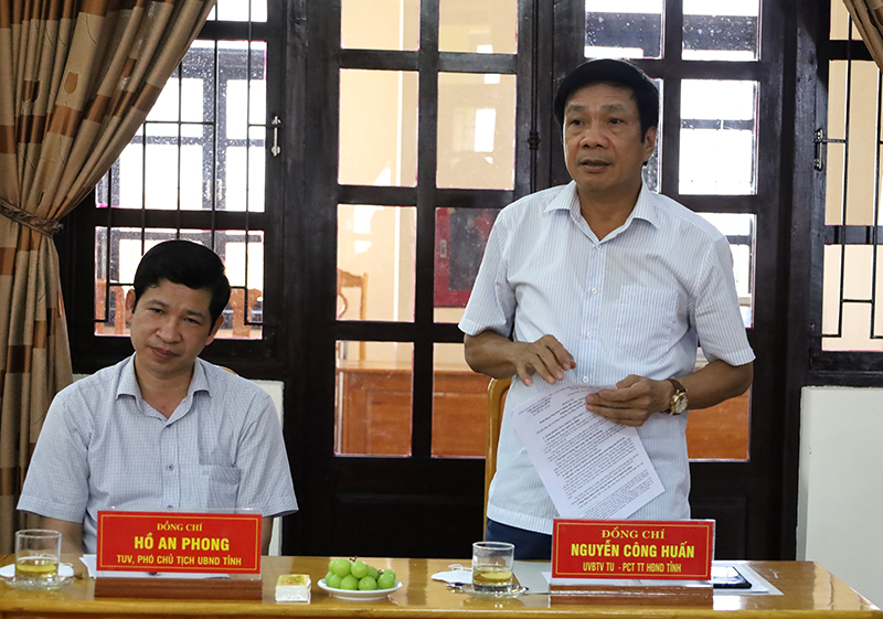  Đồng chí Phó Chủ tịch Thường trực HĐND tỉnh Nguyễn Công Huấn phát biểu tại buổi làm việc.