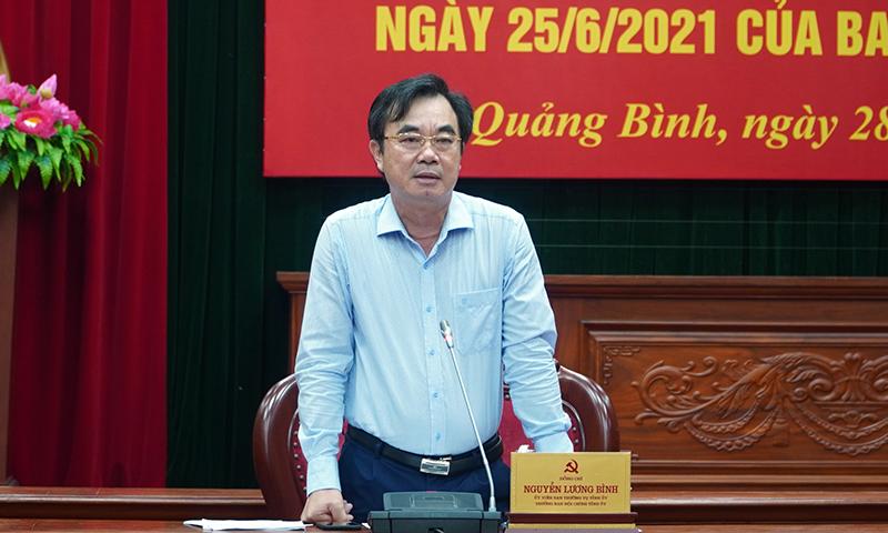 Đồng chí Trưởng ban Nội chính Tỉnh ủy Nguyễn Lương Bình phát biểu kết luận hội nghị