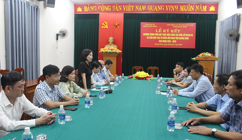Đồng chí Nguyễn Thị Hương Giang, Giám đốc Sở Ngoại vụ phát biểu tại lễ ký kết.