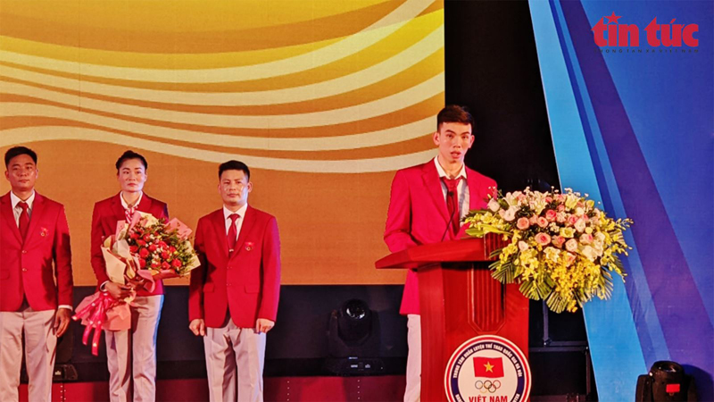 VĐV bơi Huy Hoàng thay mặt các vận động viên hứa sẽ quyết tâm thi đấu tại SEA Games 31.