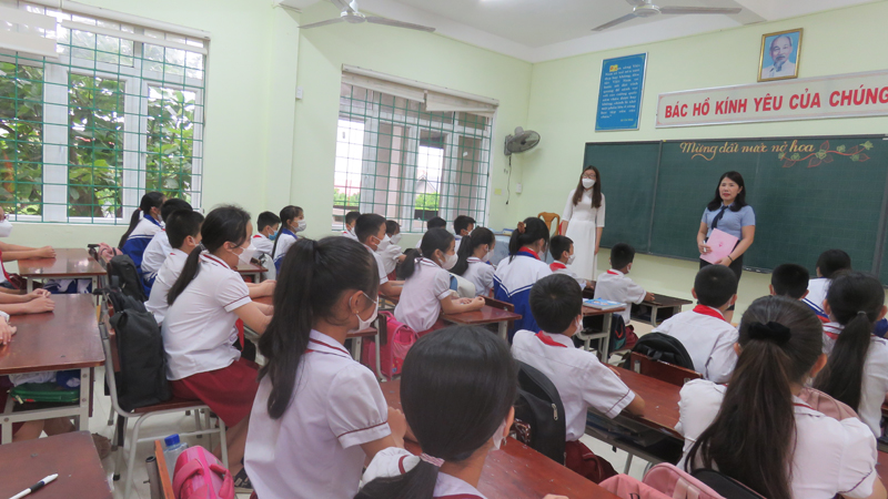 Tổ chức cho học sinh tìm hiểu lịch sử là một trong những hoạt động được cô giáo Nguyễn Thị Uyến và Ban giám hiệu nhà trường hết sức chú trọng.