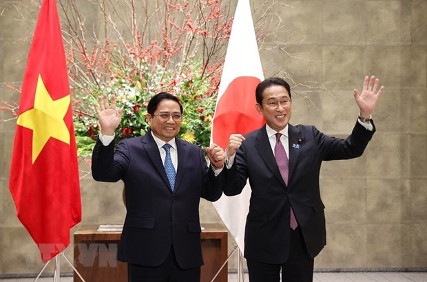 Thủ tướng Phạm Minh Chính và Thủ tướng Nhật Bản Kishida Fumio. (Ảnh: Dương Giang/TTXVN)