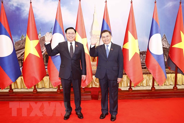 Chủ tịch Quốc hội kết thúc tốt đẹp chuyến thăm chính thức nước Lào
