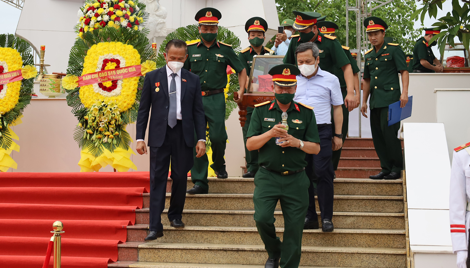 Lễ truy điệu, an táng 17 hài cốt liệt sỹ hy sinh tại Lào