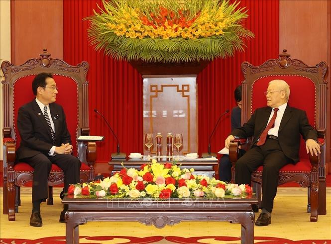 Tổng Bí thư Nguyễn Phú Trọng tiếp Thủ tướng Nhật Bản Kishida Fumio sang thăm chính thức Việt Nam, chiều 1/5/2022. Ảnh: Trí Dũng/TTXVN