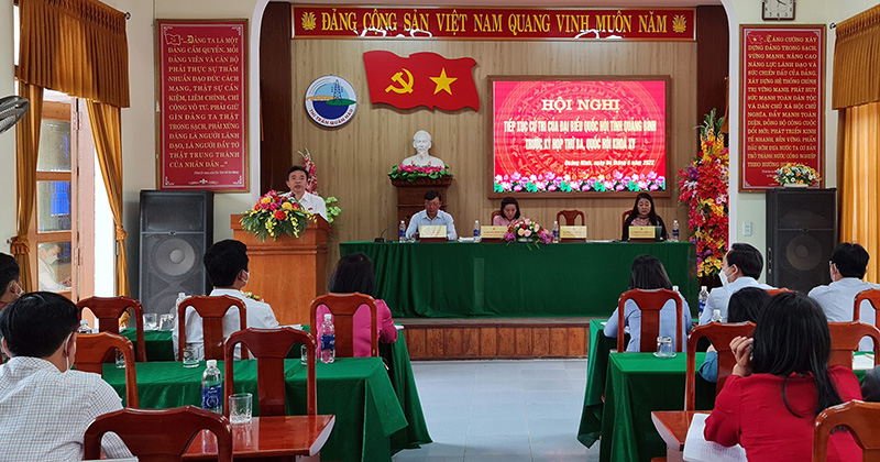 Đồng chí Giám đốc Công an tỉnh Nguyễn Tiến Nam tiếp thu, trao đổi về các kiến nghị của cử tri.