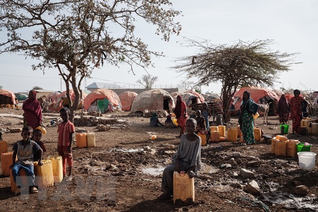 Người dân tại trại tị nạn ở Baidoa, Somalia. (Ảnh: AFP/TTXVN)