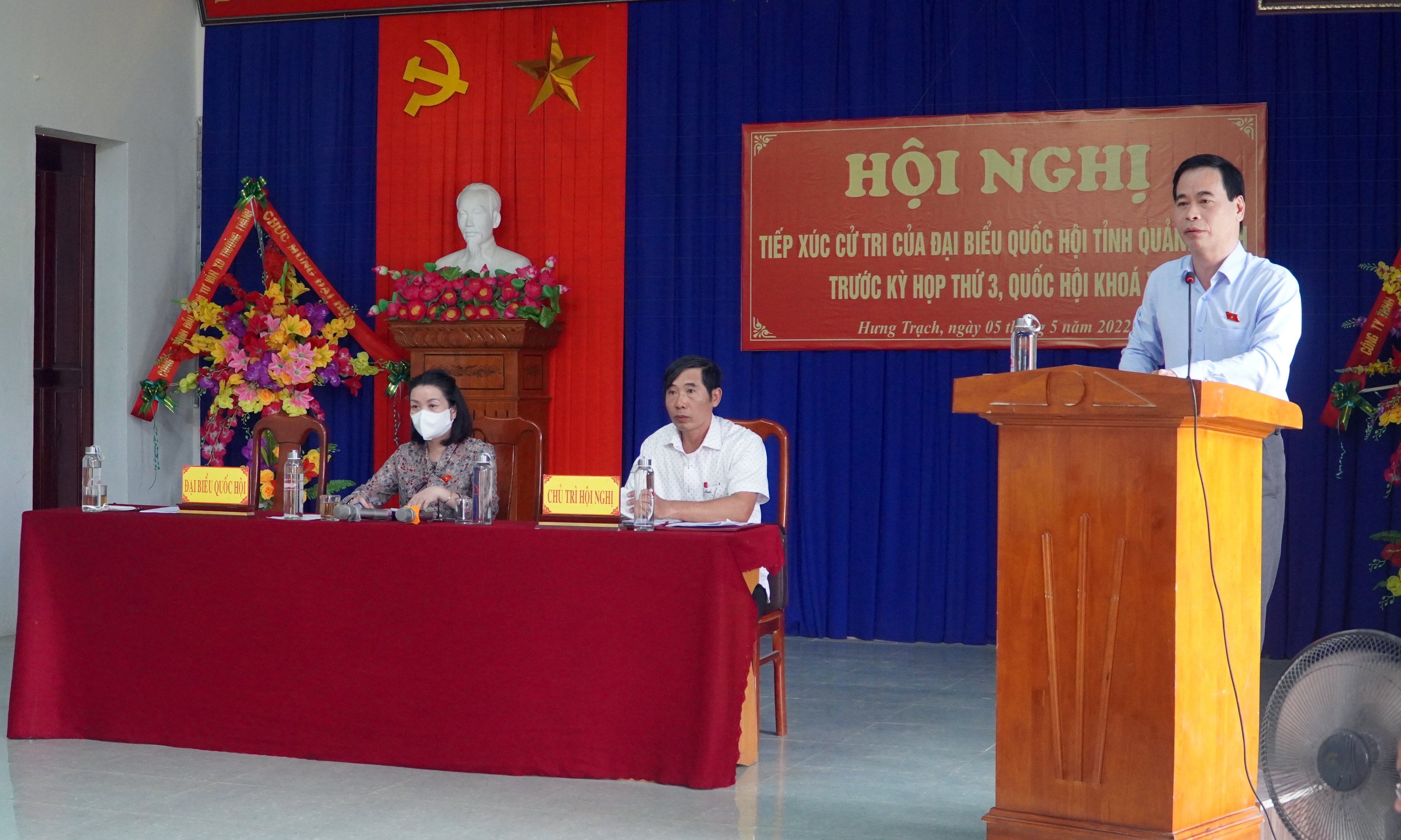  Đại biểu Nguyễn Mạnh Cường thông tin với cử tri về nội dung, chương trình kỳ họp.
