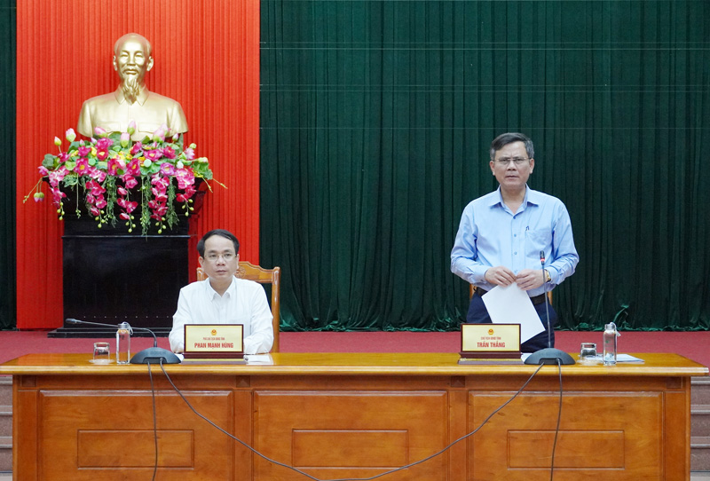 Đồng chí Chủ tịch UBND tỉnh Trần Thắng phát biểu kết luận tại cuộc họp