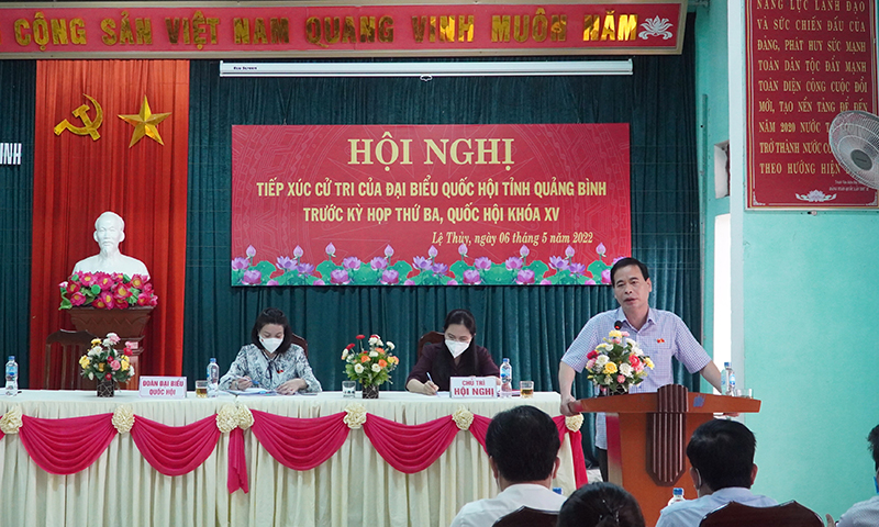 Đại biểu Nguyễn Mạnh Cường thông tin với cử tri về dự kiến nội dung, chương trình kỳ họp.