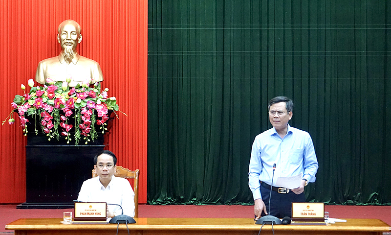 Đồng chí Chủ tịch UBND tỉnh Trần Thắng phát biểu kết luận cuộc họp.