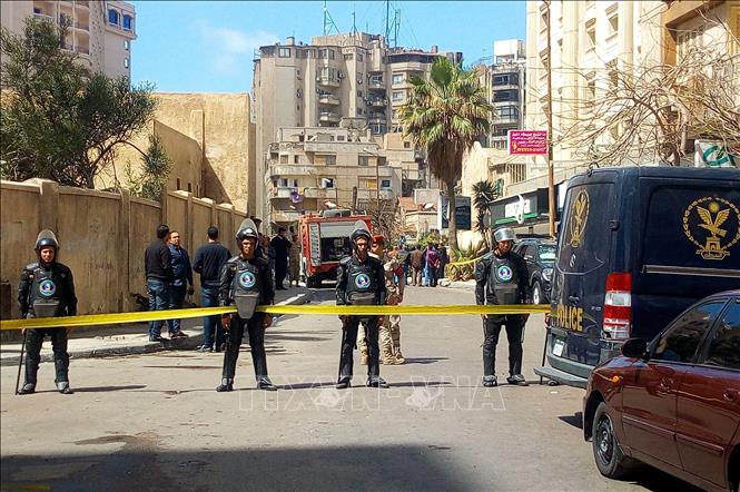  Cảnh sát Ai Cập gác tại hiện trường một vụ tấn công ở thành phố Alexandria. Ảnh tư liệu AFP/TTXVN