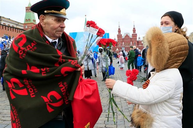 Ngày lễ kỷ niệm chiến thắng phátxít là dịp người dân Nga tri ân những người đã tham gia cuộc chiến tranh vệ quốc vĩ đại (1941-1945), chiến thắng quân đội phátxít Đức. (Ảnh: Trần Hiếu/TTXVN)