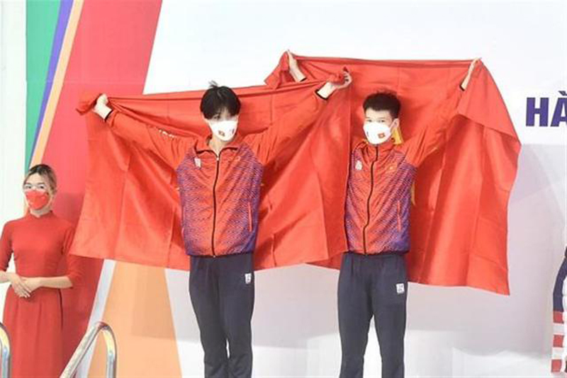 VĐV Nguyễn Tùng Dương và Phương Thế Anh giành Huy chương Bạc nội dung nhảy cầu ngày 8/5 tại SEA Games 31 - Ảnh: segames2021.com