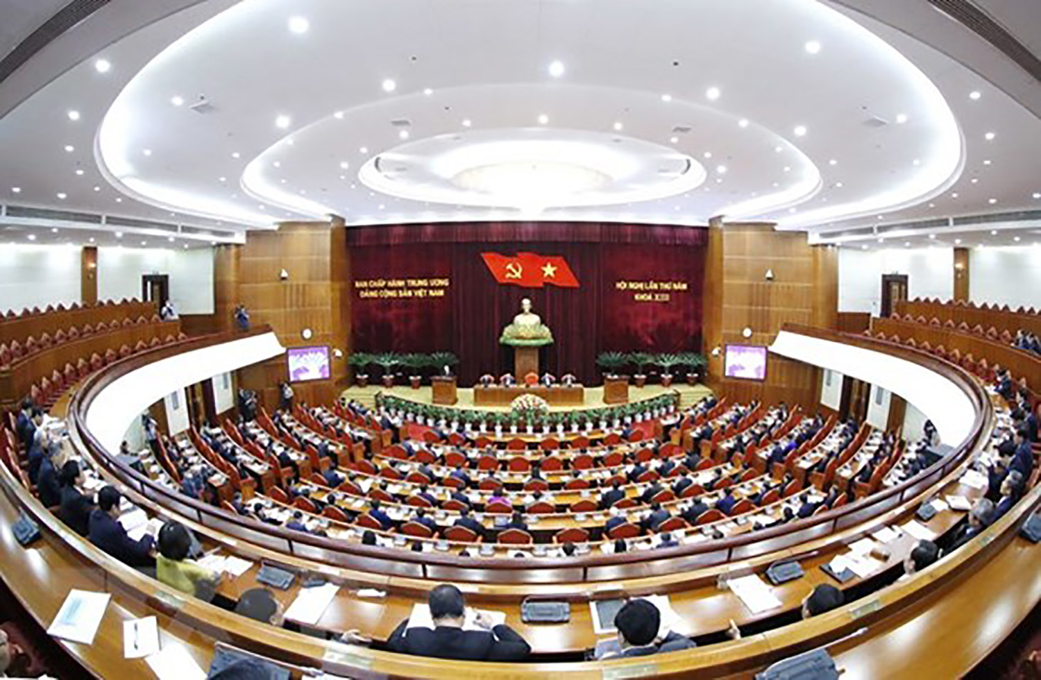 Toàn cảnh phiên khai mạc Hội nghị lần thứ năm Ban Chấp hành Trung ương Đảng khóa XIII. (Ảnh: Phương Hoa/TTXVN)