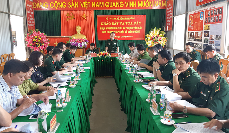  Đoàn công tác Bộ Tư lệnh Bộ đội Biên phòng khảo sát và tọa đàm tại Đồn Biên phòng CKQT Cha Lo.
