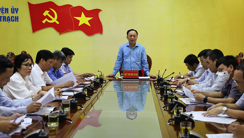 Đồng chí Phó Bí thư Thường trực Tỉnh ủy Trần Hải Châu phát biểu tại buổi làm việc với Ban Thường vụ Huyện ủy Bố Trạch.