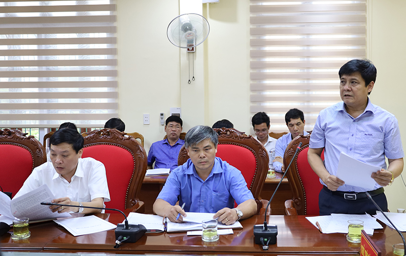Đồng chí Bí thư Huyện ủy Bố Trạch Lê Công Toán phát biểu tại buổi làm việc.