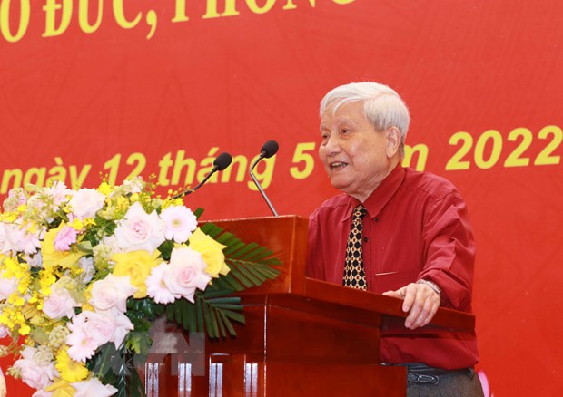 Nhà báo Hà Đăng, nguyên Tổng biên tập Báo Nhân Dân tham luận tại hội thảo. (Ảnh: Phương Hoa/TTXVN)