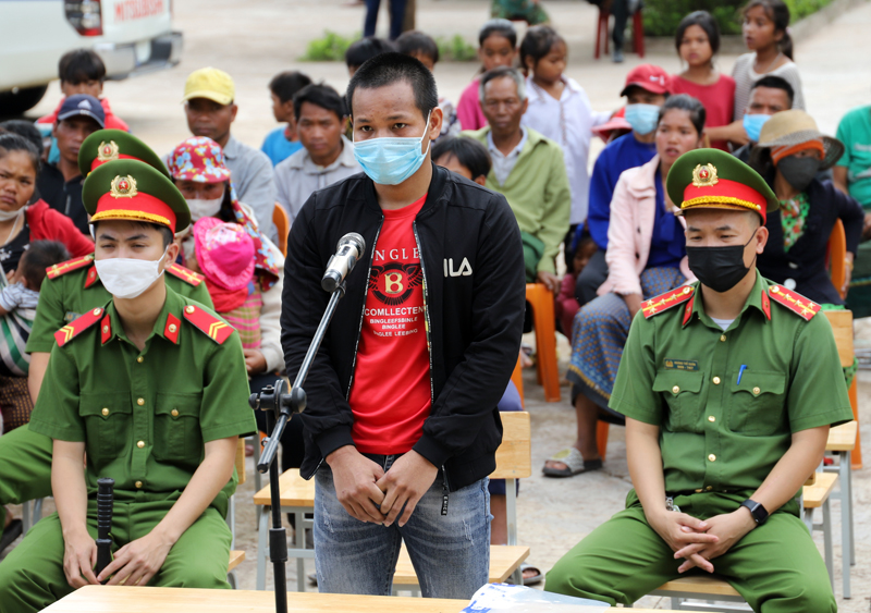  Bị cáo Đinh Sơn tại phiên tòa lưu động.