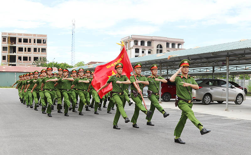 Tổng duyệt đội tuyển Công an Quảng Bình tham gia Hội thi điều lệnh, quân sự, võ thuật, bắn súng Công an nhân dân năm 2022 do Bộ Công an tổ chức