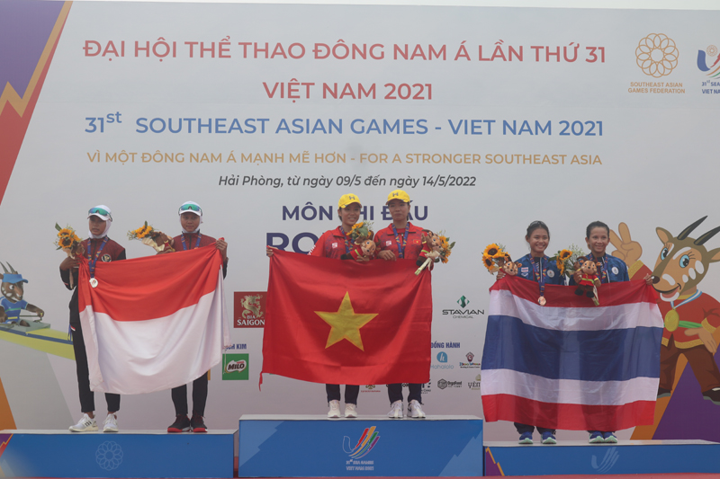 Hai VĐV Lường Thị Thảo và Đinh Thị Hảo đã giành huy chương Vàng ở nội dung thuyền đôi nữ hạng nhẹ hai mái chèo môn đua thuyền Rowing.
