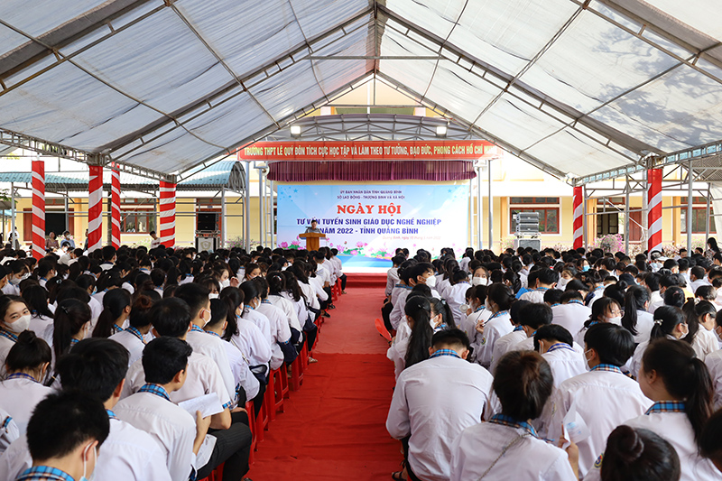 Ngày hội có sự tham gia của hơn 1.200 học sinh của 2 trường THPT và 4 trường THCS trên địa bàn huyện Bố Trạch.