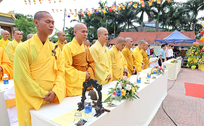 Các đại biểu dự Đại lễ Phật đản năm 2022 tại chùa Đại Giác.