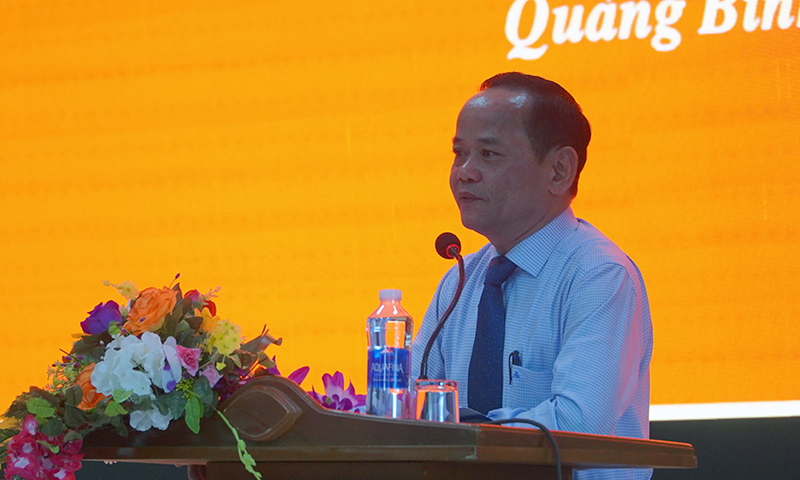 Đại diện lãnh đạo Phân viện Quảng Nam phát biểu tại lễ bế giảng