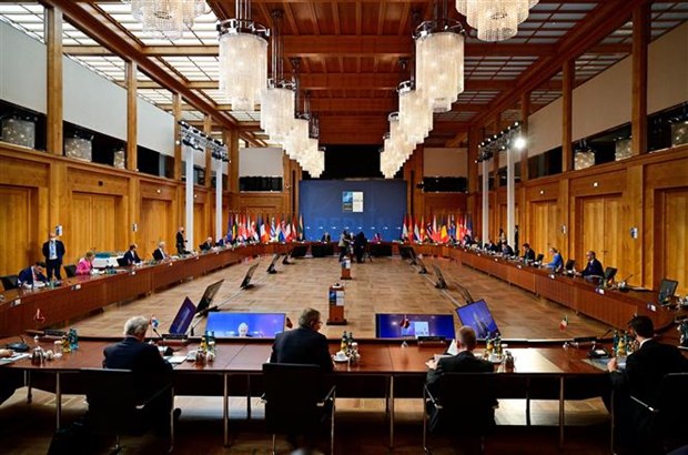 Ngoại trưởng các nước thuộc NATO tại cuộc họp không chính thức ở Berlin (Đức), ngày 15/5/2022. (Ảnh: AFP/TTXVN)