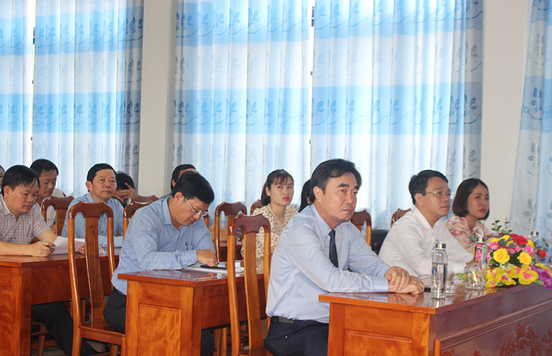 Các đại biểu tham dự lễ bế giảng lớp bồi dưỡng.