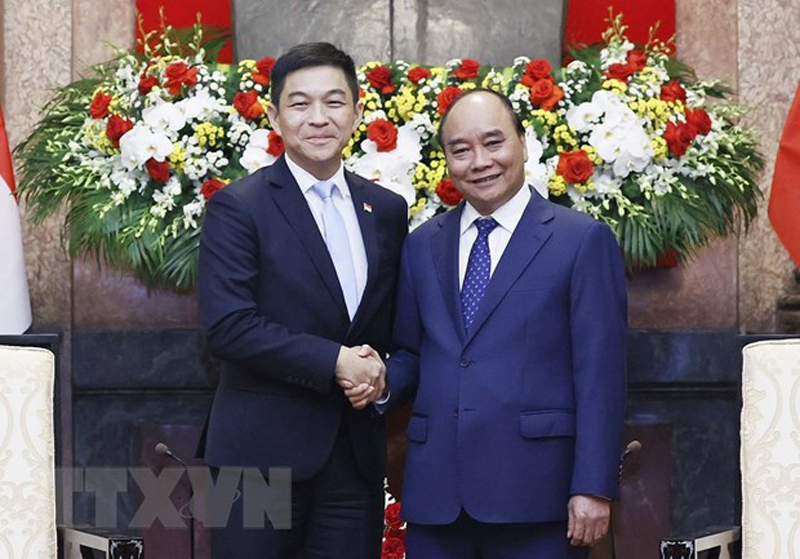 Chủ tịch nước Nguyễn Xuân Phúc tiếp Chủ tịch Quốc hội nước Cộng hòa Singapore Tan Chuan-Jin. (Ảnh: Thống Nhất/TTXVN)