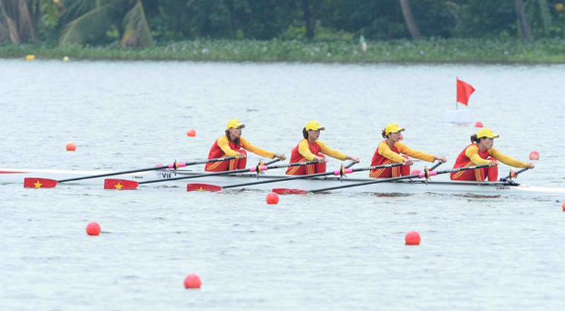 Các vận động viên Hồ Thị Lý, Nguyễn Thị Giang, Lường Thị Thảo và Phạm Thị Thảo đã mang về tấm HCV cho đoàn Việt Nam tại SEA Games 31 sau khi về nhất nội dung thuyền bốn nữ hạng nhẹ hai mái chèo.