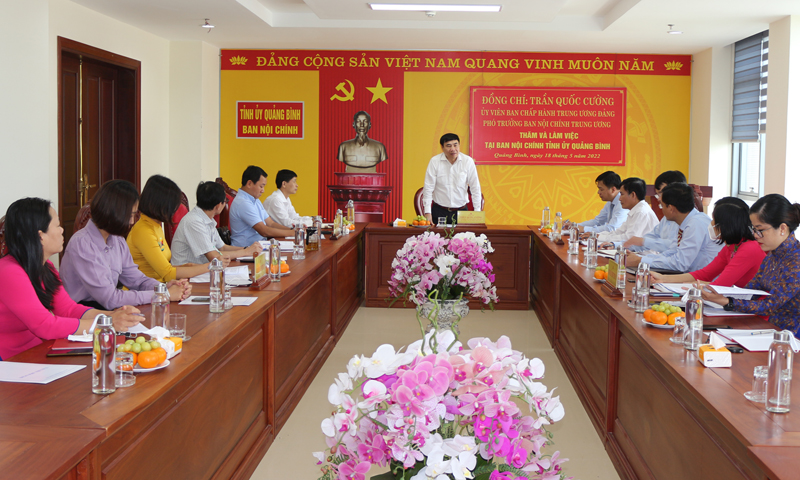 Đồng chí Phó trưởng Ban Nội chính Trung ương Trần Quốc Cường phát biểu chỉ đạo tại buổi làm việc.