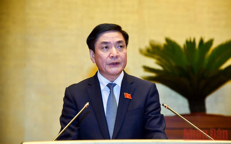 Tổng Thư ký Quốc hội Bùi Văn Cường trình bày Tờ trình về dự kiến Chương trình giám sát của Quốc hội năm 2023. (Ảnh: LINH NGUYÊN)