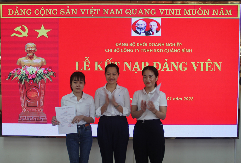 Phát triển đảng viên là nhiệm vụ luôn được Chi bộ Công ty TNHH S&D Quảng Bình hết sức quan tâm.