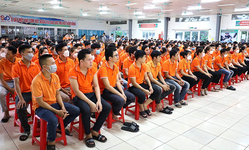 Đoàn viên, người lao động Công đoàn cơ sở Công ty TNHH S&D Quảng Bình tham dự hội nghị.