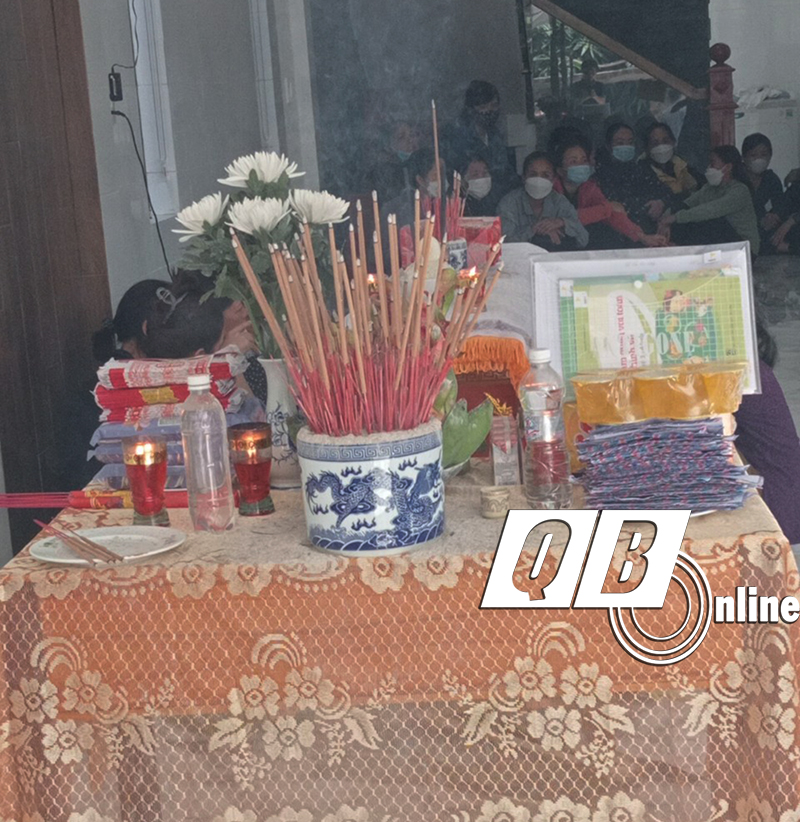 Gia đình tổ chức mai táng cho cháu Phan Quỳnh An theo phong tục địa phương.