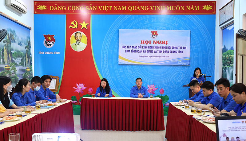 Đại diện Ban Thường vụ Tỉnh đoàn Quảng Bình và Ban Thường vụ Tỉnh đoàn Hà Giang chủ trì hội nghị.
