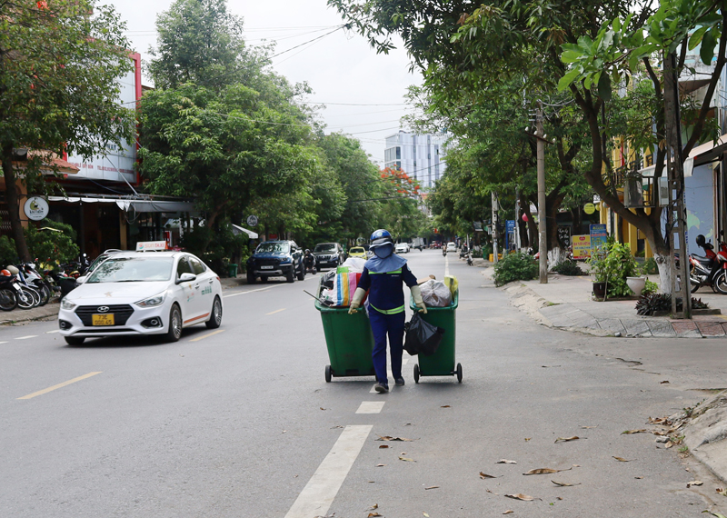 Sáng kiến “Phân chia các tuyến đường hợp lý để tiết kiệm thời gian của công nhân môi trường” của chị Trần Thị Kim Duyên được lãnh đạo đơn vị đánh giá cao.