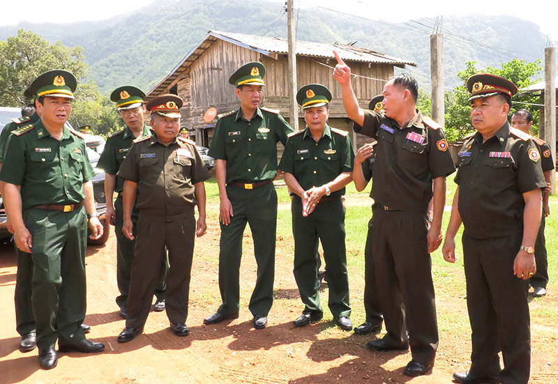 Hai đoàn công tác khảo sát các vị trí tổ chức sự kiện tại bản Na Jat, huyện Bua La Pha, tỉnh Khăm Muộn (Lào) và khu vực cửa khẩu Quốc tế Cha Lo.