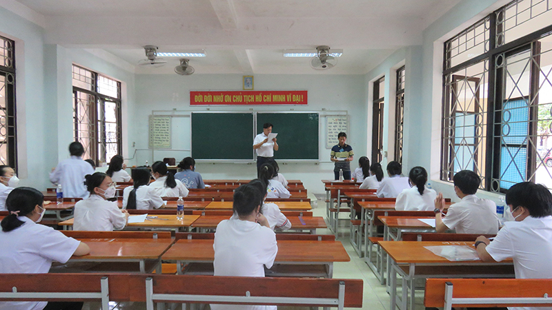 Hơn 700 thí sinh thi tuyển vào lớp 10 Trường THPT chuyên Võ Nguyên Giáp
