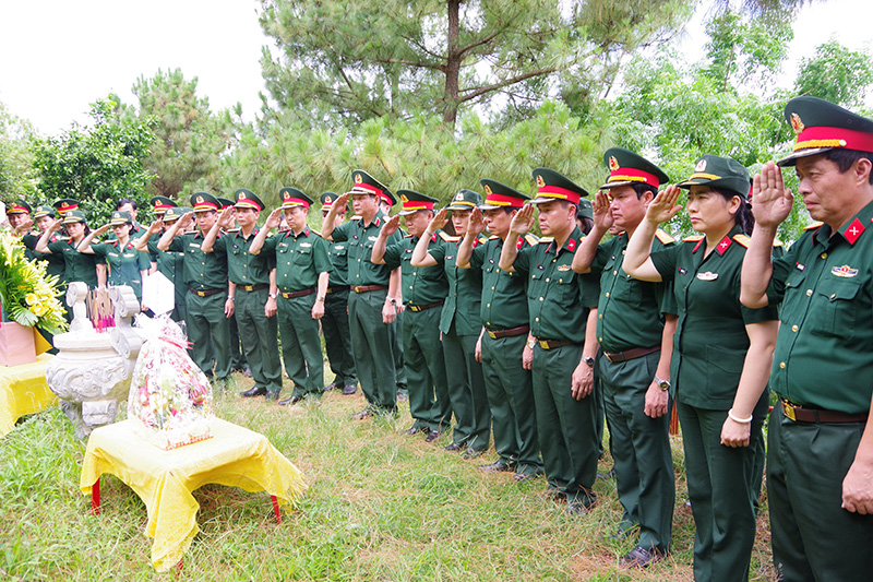 Bộ Tổng Tham mưu Quân đội nhân dân Việt Nam dâng hương Đại tướng Võ Nguyên Giáp